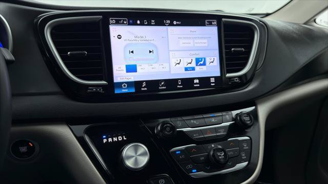 Used 2024 Chrysler Pacifica Touring-L FWD image 27