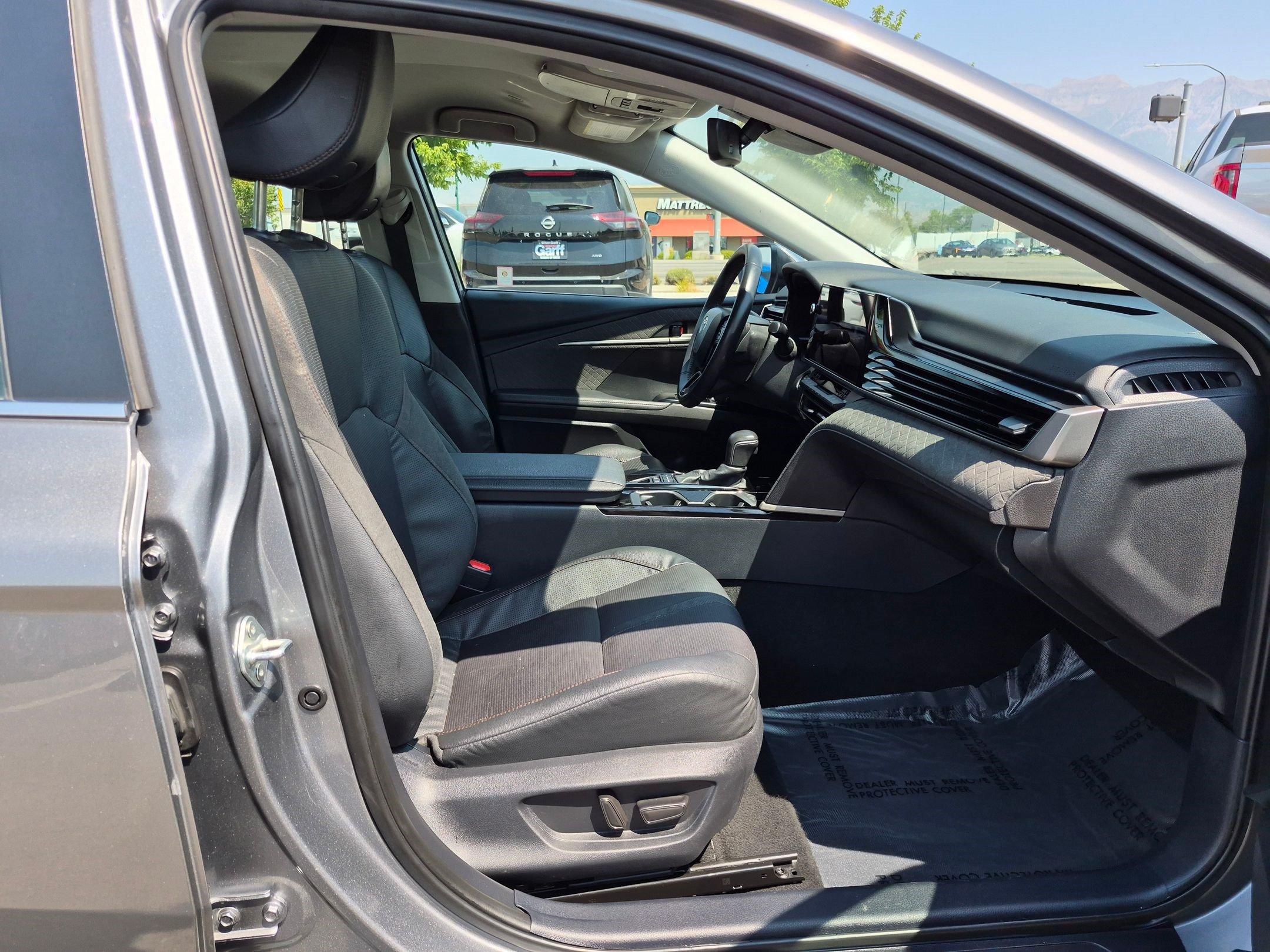 Used 2025 Toyota Camry XLE FWD image 32