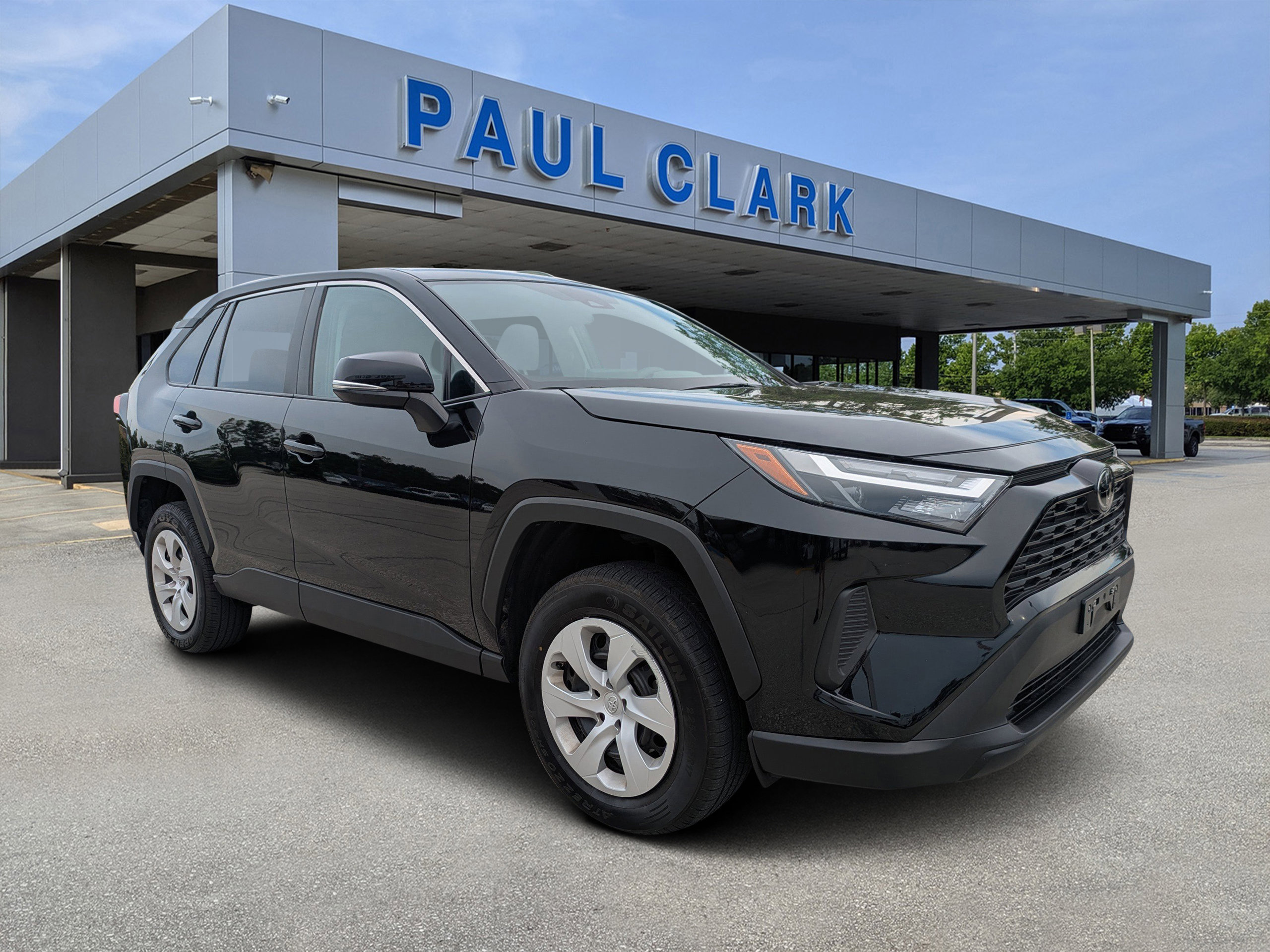 Used 2023 Toyota RAV4 LE video 1