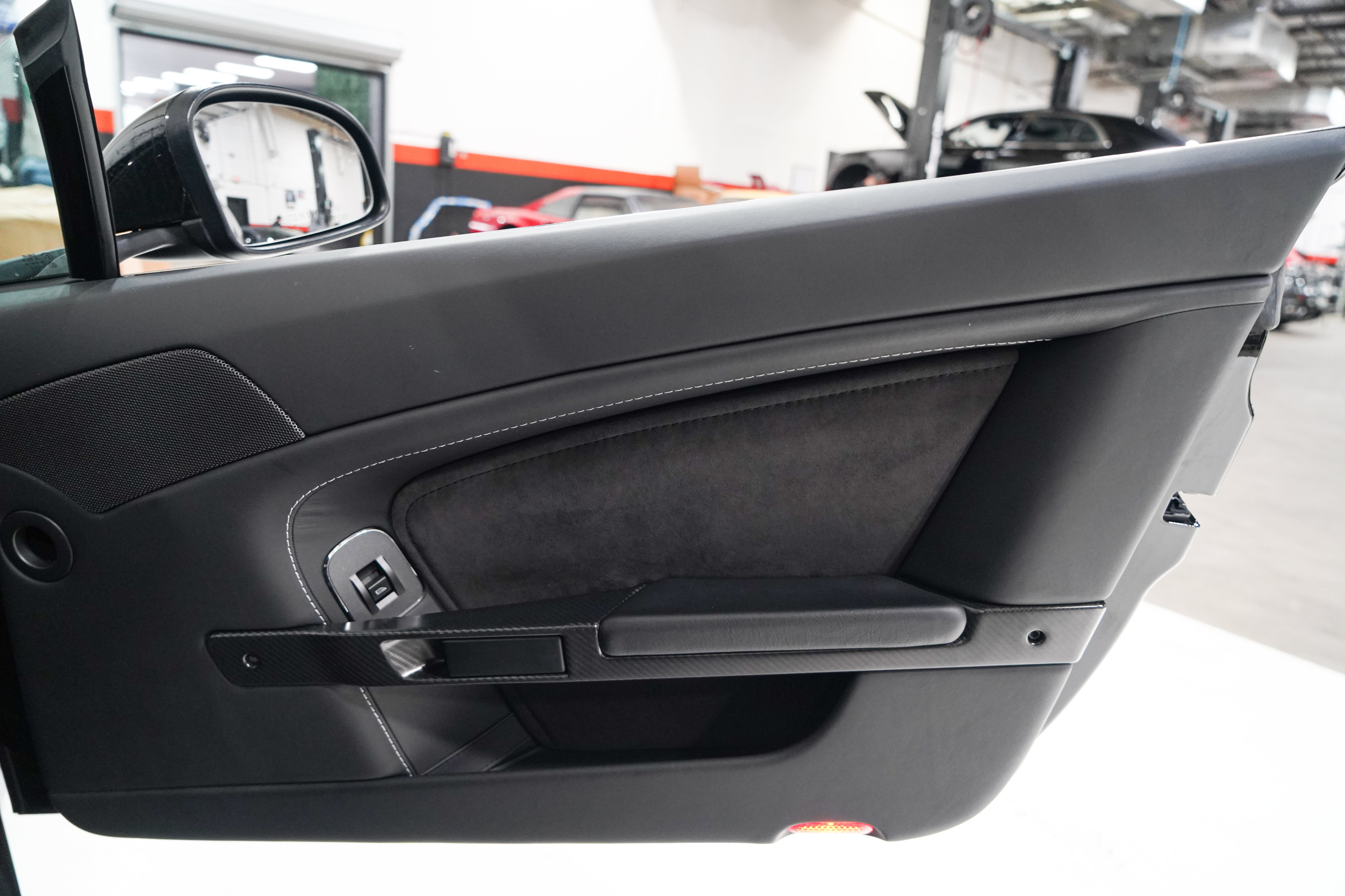 Used 2011 Aston Martin V12 Vantage Carbon Black RWD image 19