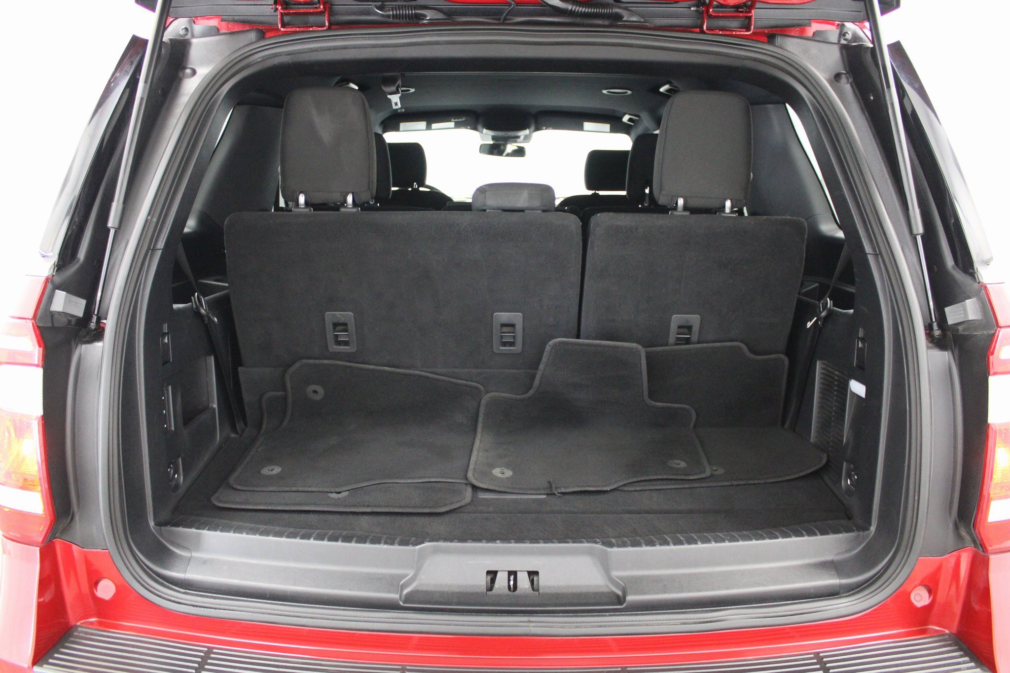 Used 2020 Ford Expedition XLT image 24