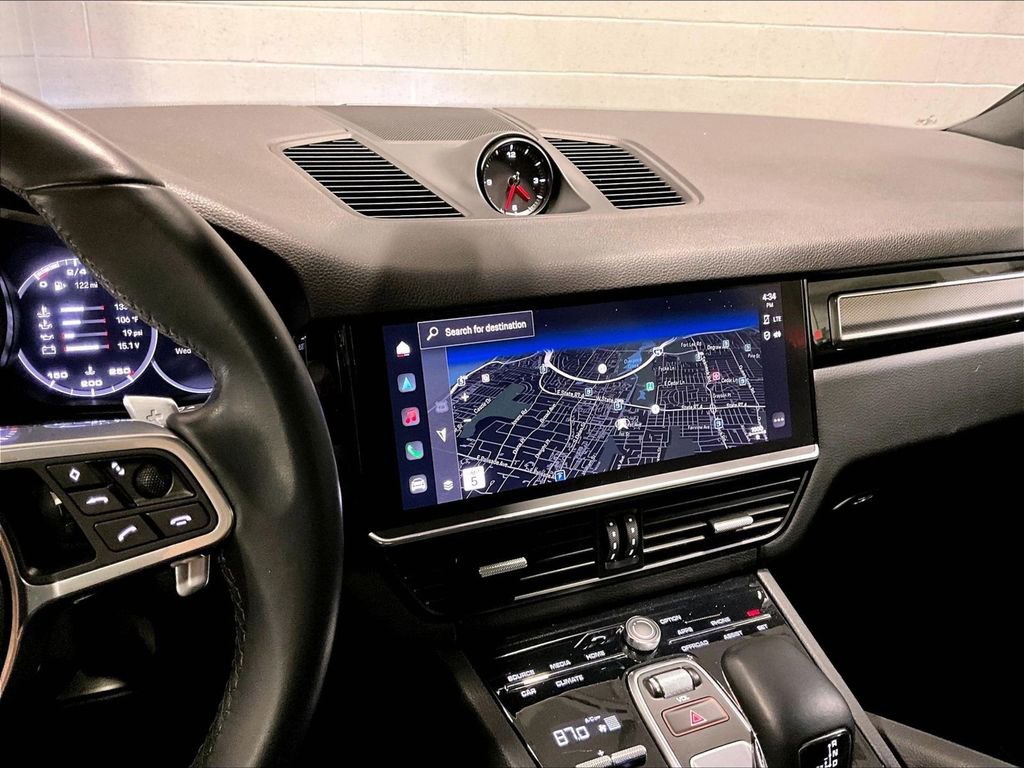 Certified 2023 Porsche Cayenne Platinum Edition image 10