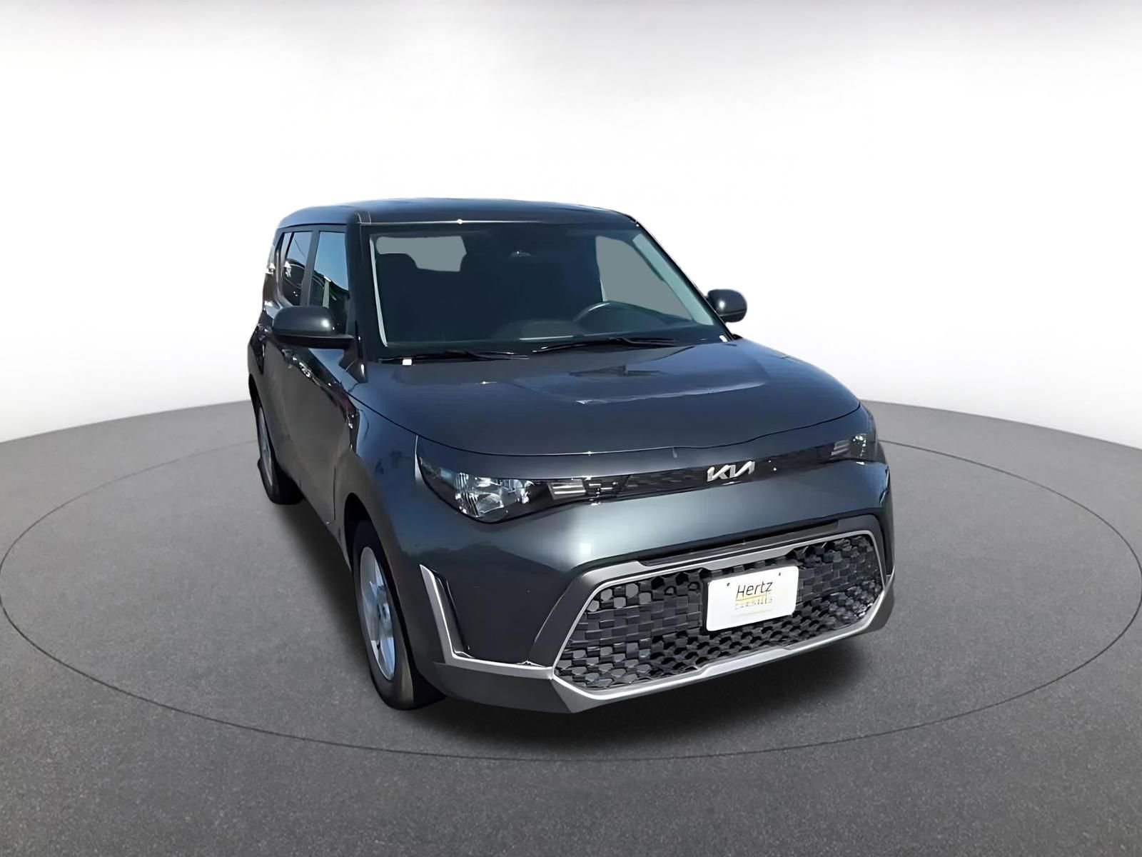 Used 2025 Kia Soul LX w/ LX Technology Package FWD image 3