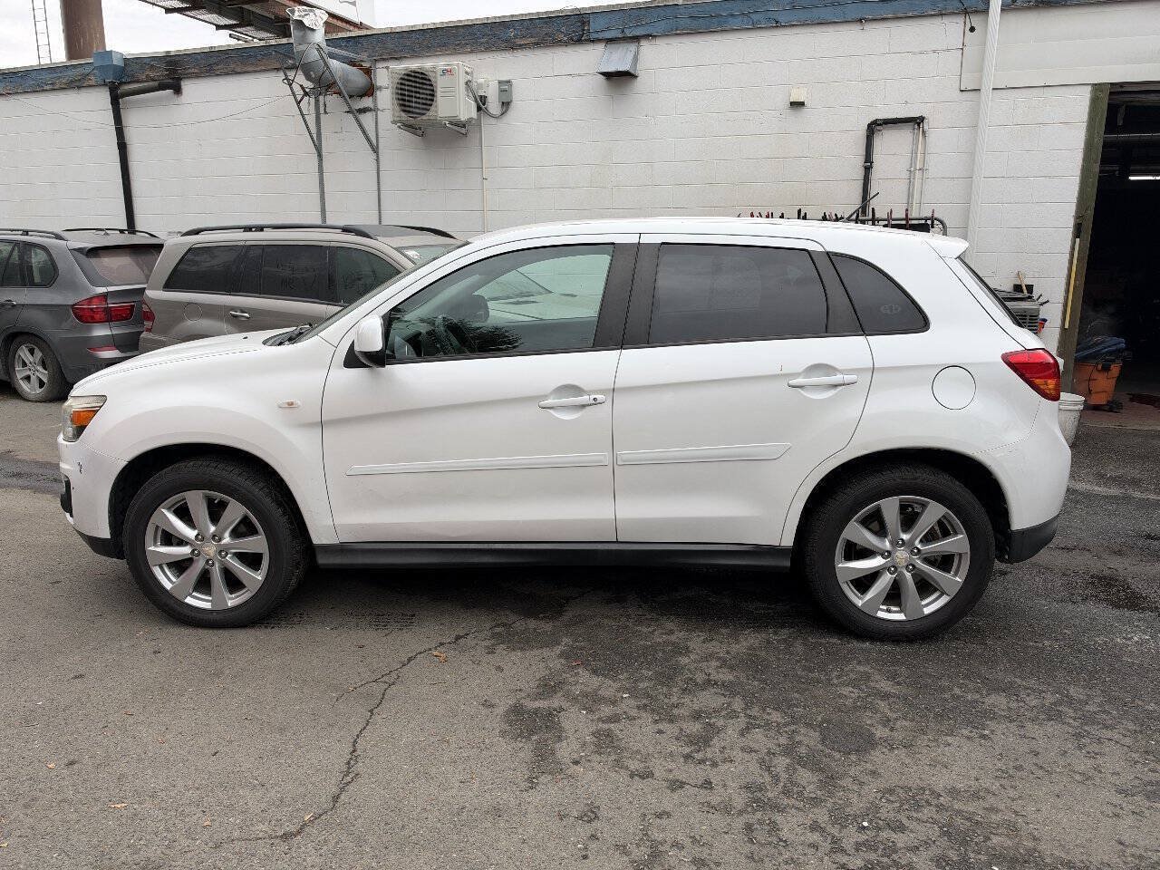 Used 2015 Mitsubishi Outlander Sport ES AWD/4WD image 2