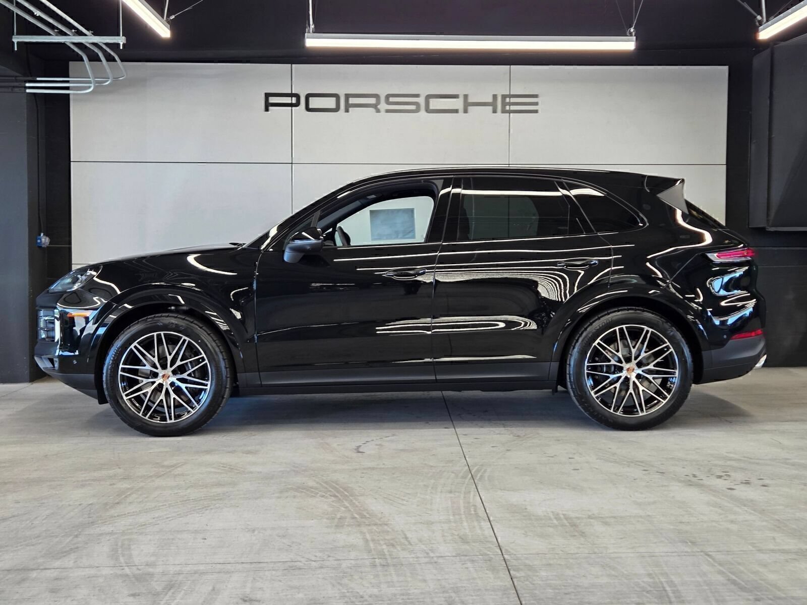 Certified 2026 Porsche Cayenne AWD/4WD image 2