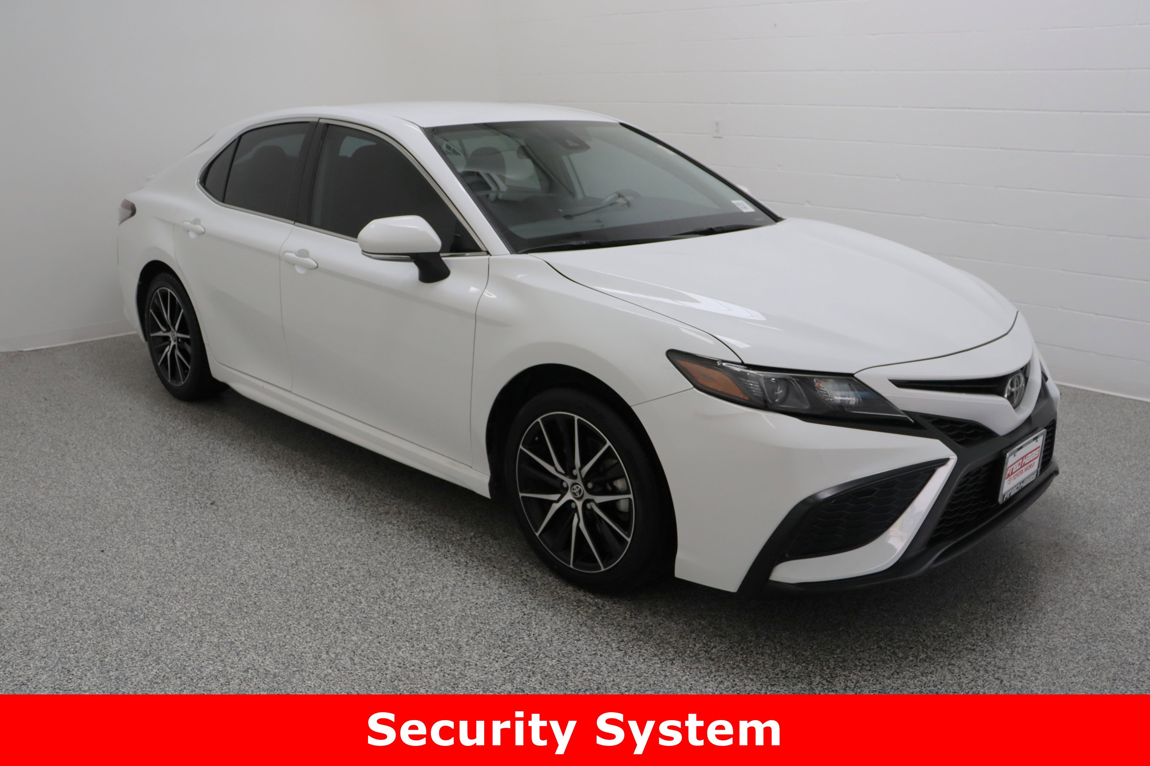 Used 2024 Toyota Camry SE image 4