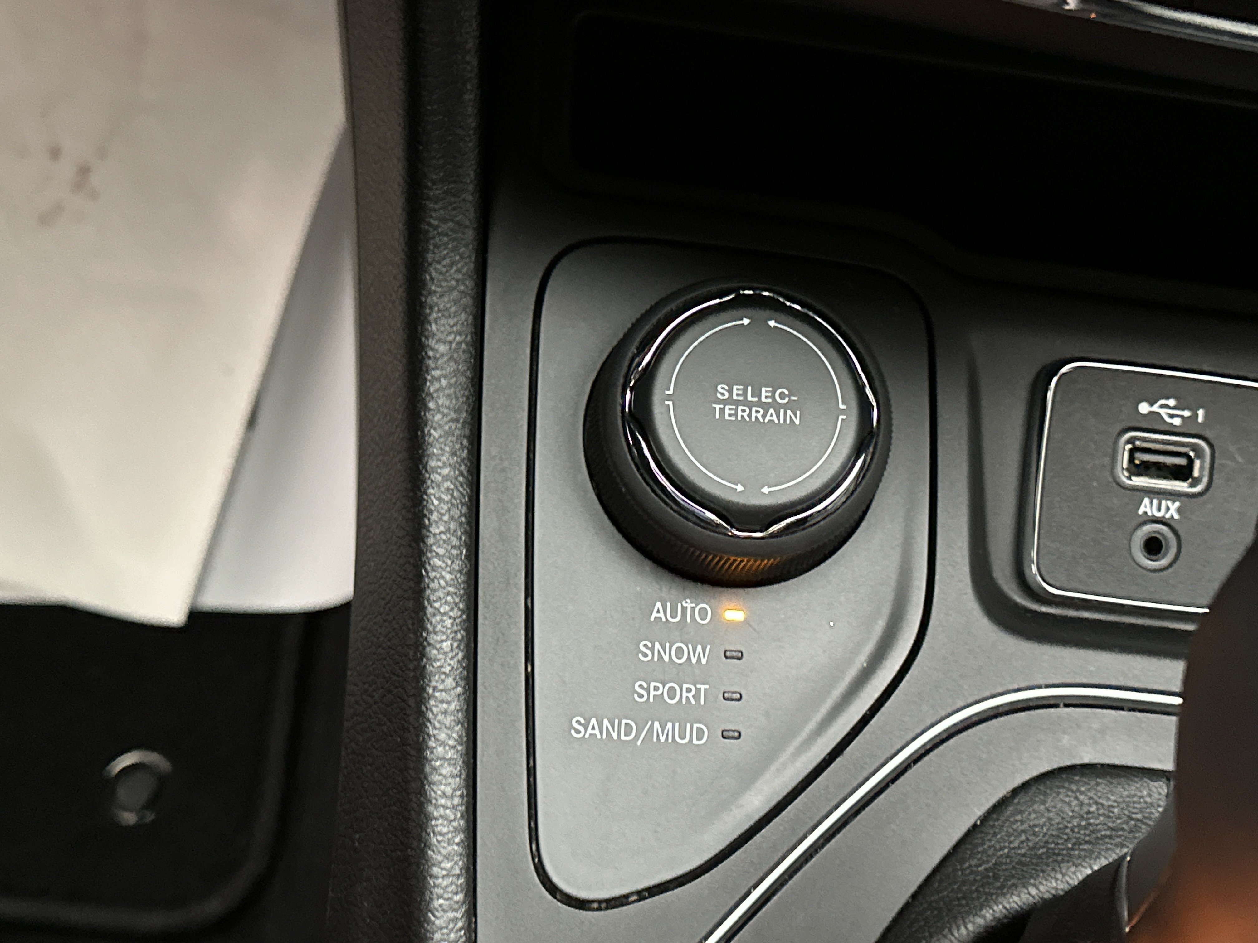 Used 2021 Jeep Cherokee Latitude Lux w/ Sun & Sound Group AWD/4WD image 37
