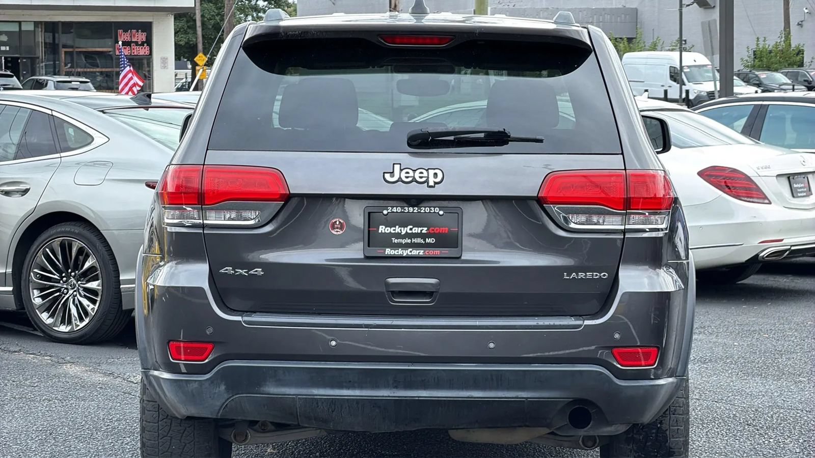 Used 2019 Jeep Grand Cherokee Laredo w/ 18" Wheel & 8.4" Radio Group AWD/4WD image 5