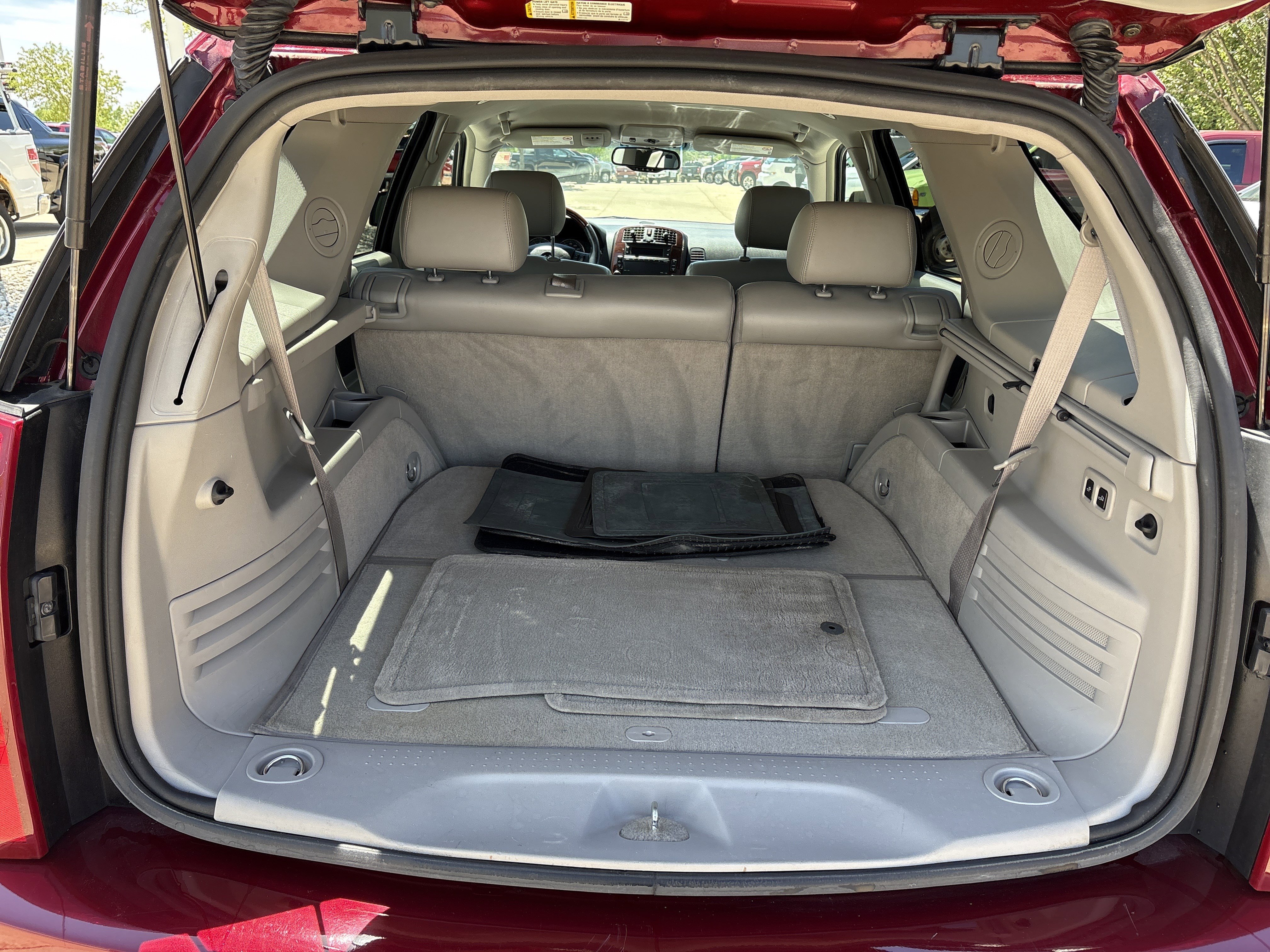 Used 2006 Cadillac SRX V8 w/ Utility Package RWD image 15