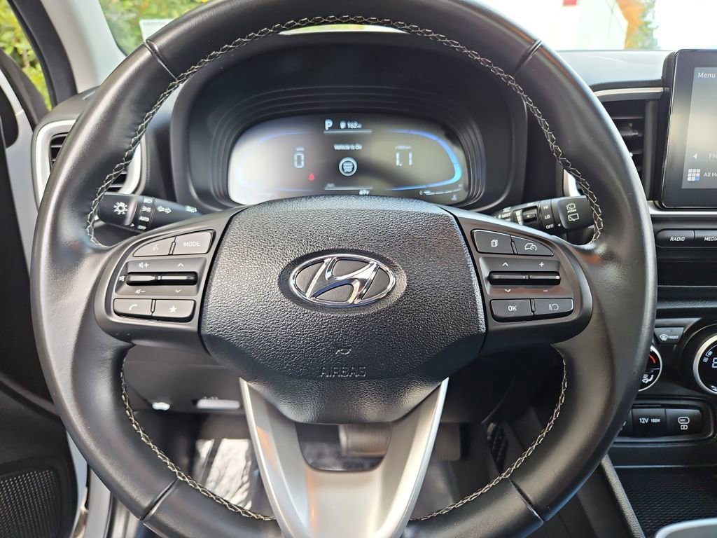 Used 2025 Hyundai Venue SEL image 10