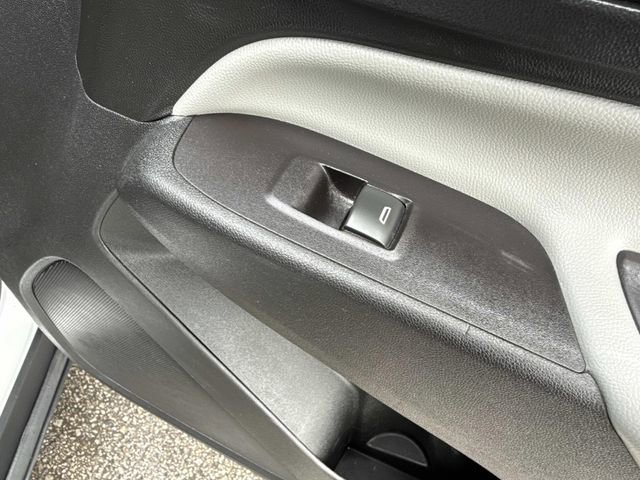Used 2020 Chevrolet Equinox LS image 17
