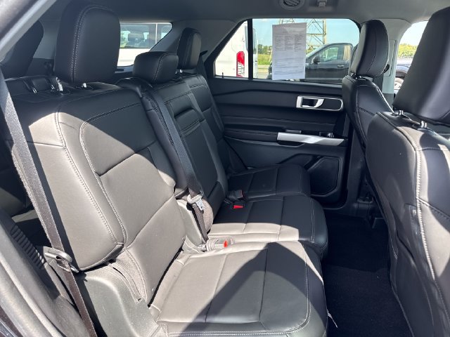Used 2023 Ford Explorer XLT w/ Equipment Group 202A AWD/4WD image 14