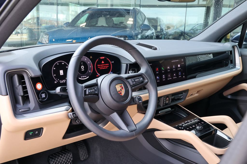Certified 2025 Porsche Cayenne AWD/4WD image 4