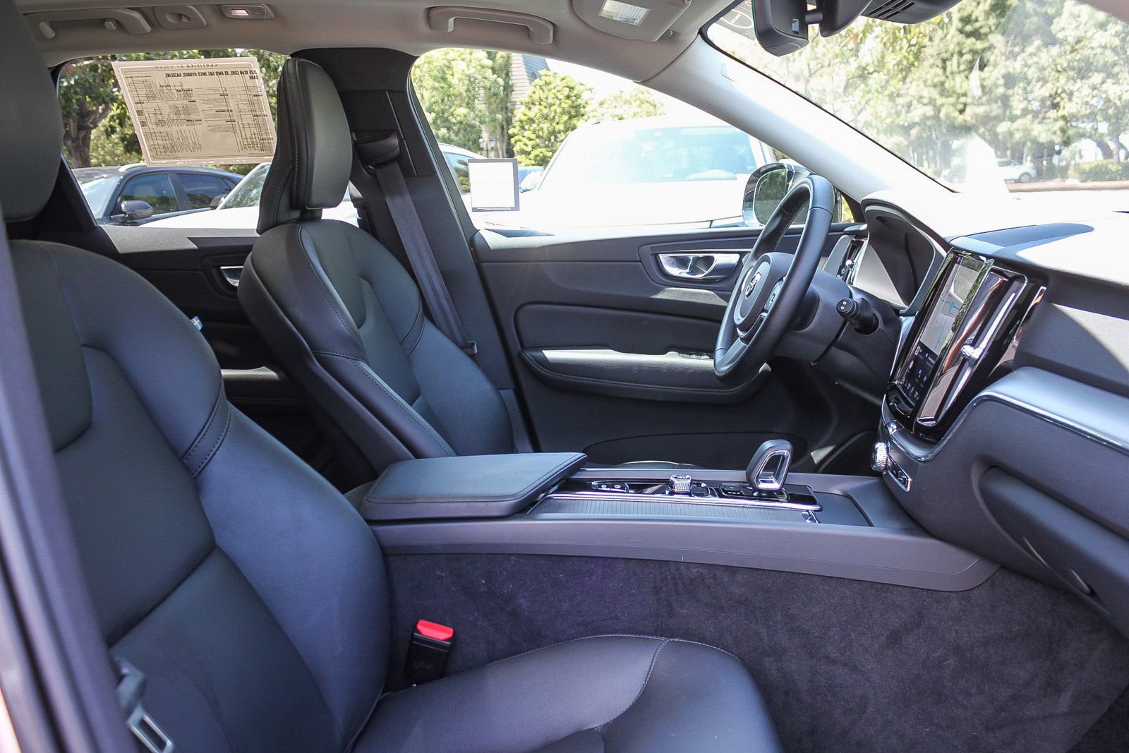 Used 2025 Volvo XC60 B5 Core AWD/4WD image 17