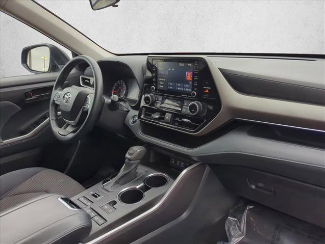 Used 2022 Toyota Highlander LE image 16