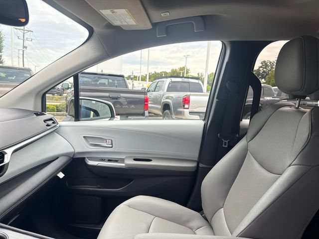 Used 2026 Toyota Sienna XLE AWD/4WD image 20
