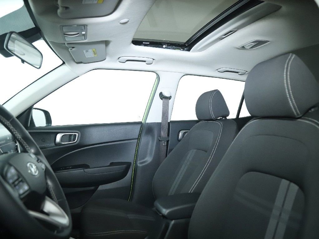 Used 2023 Hyundai Venue SEL FWD image 17