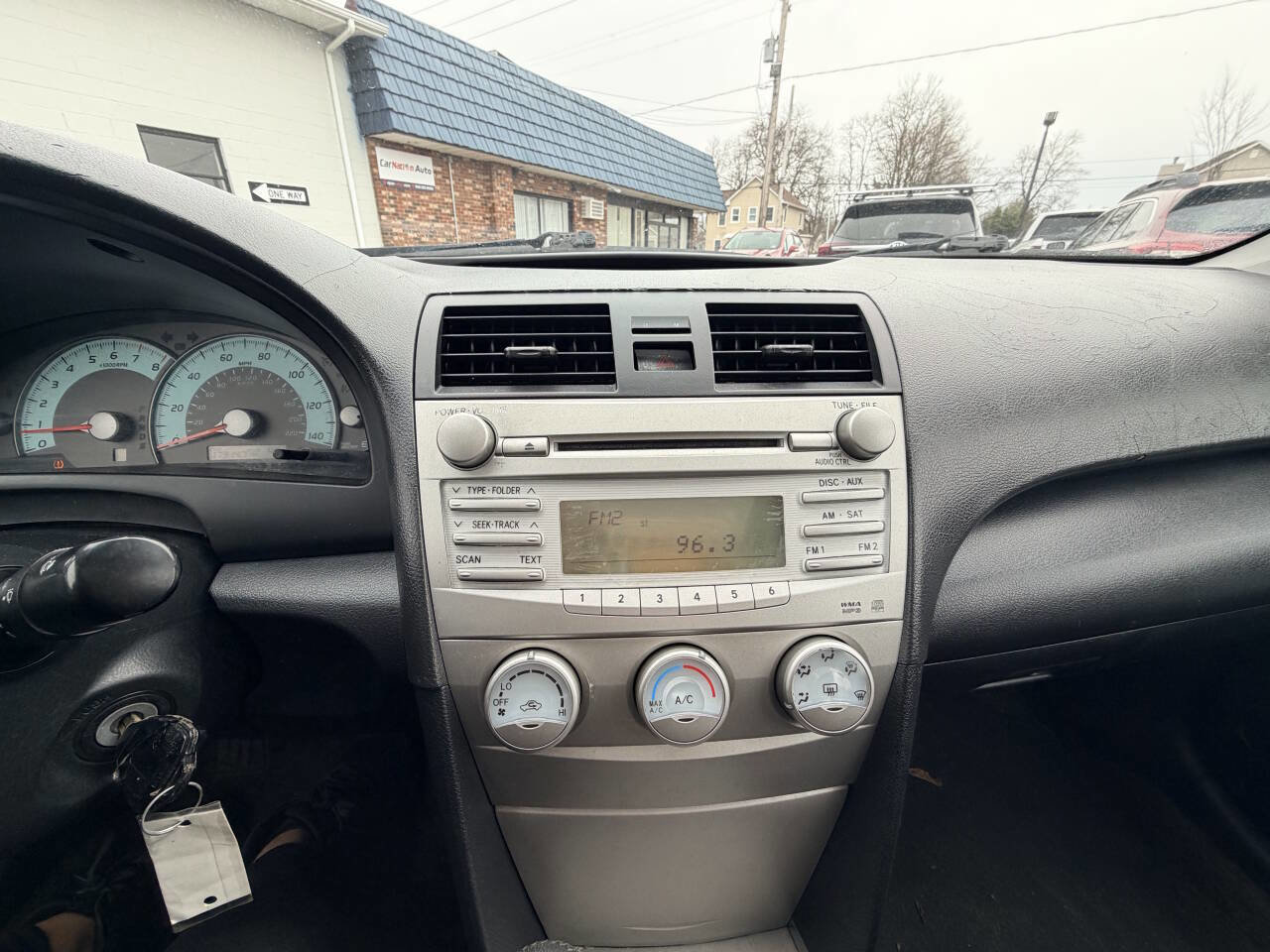 Used 2010 Toyota Camry SE FWD image 16