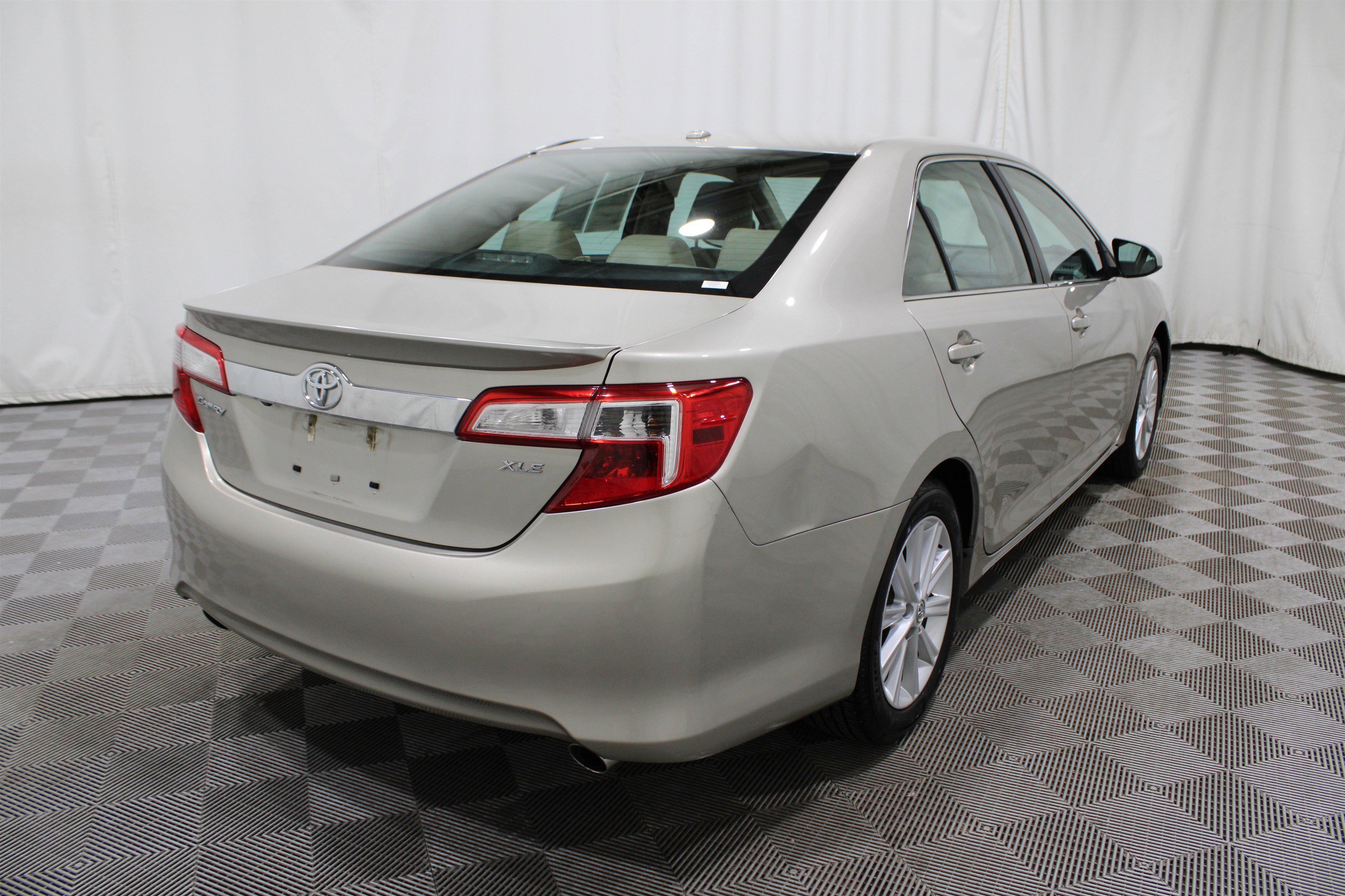 Used 2014 Toyota Camry SE image 24