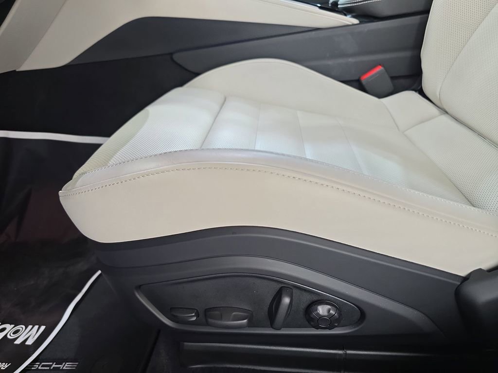 Used 2025 Porsche Panamera 4 E-Hybrid image 23
