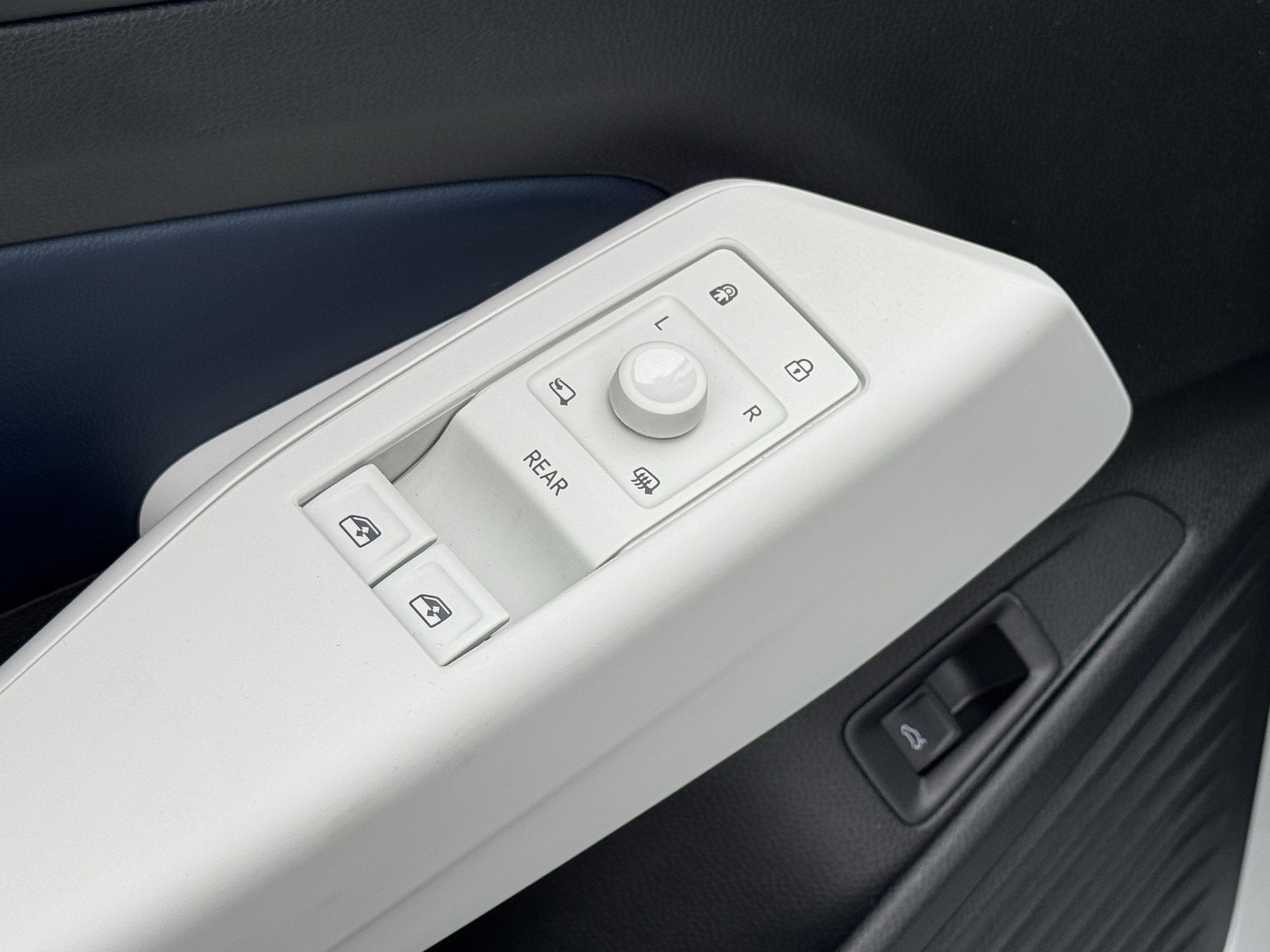 Certified 2023 Volkswagen ID.4 Pro S Plus image 14