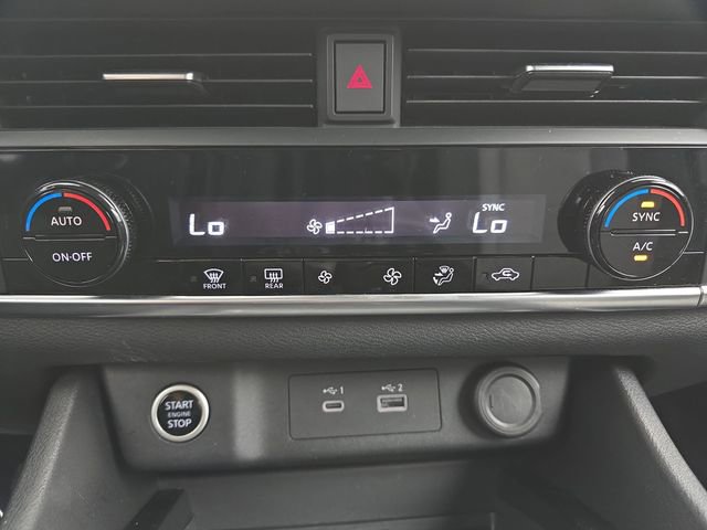 Used 2023 Nissan Rogue SV image 31