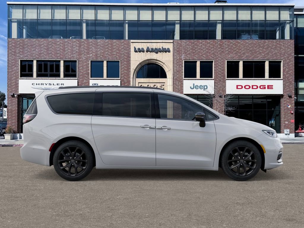 New 2025 Chrysler Pacifica Limited image 21