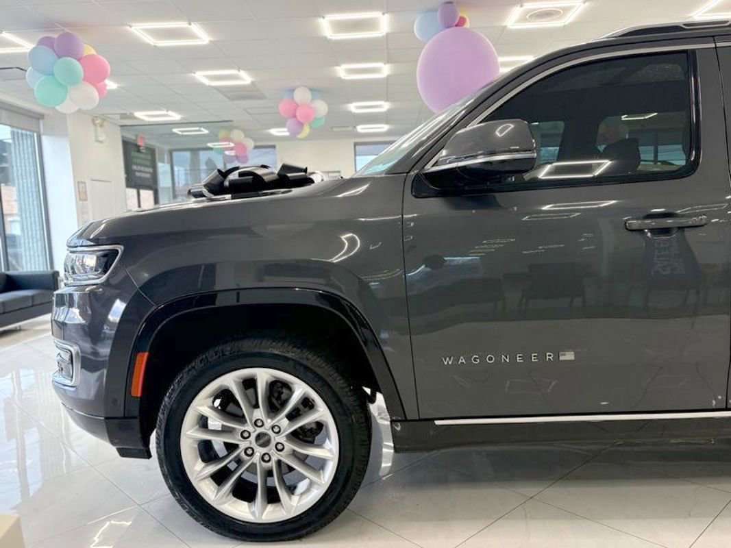 Used 2022 Jeep Wagoneer Series III w/ Premium Group I AWD/4WD image 6