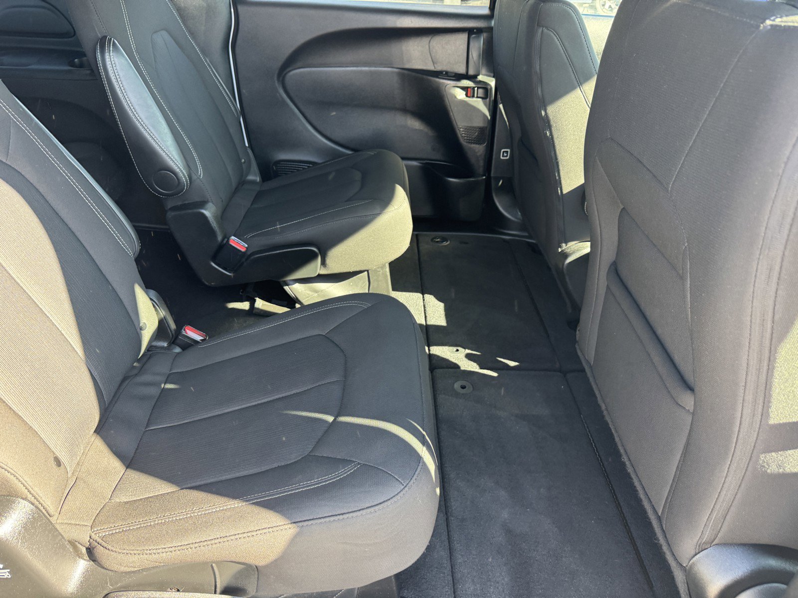 Used 2024 Chrysler Pacifica Touring image 10