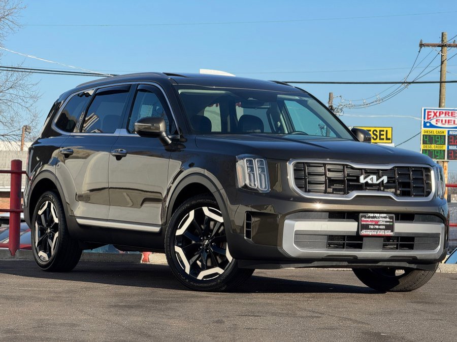 Used 2023 Kia Telluride S w/ S Sunroof Package image 3