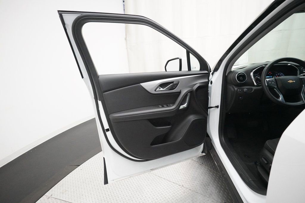 Used 2025 Chevrolet Blazer LT AWD/4WD image 27