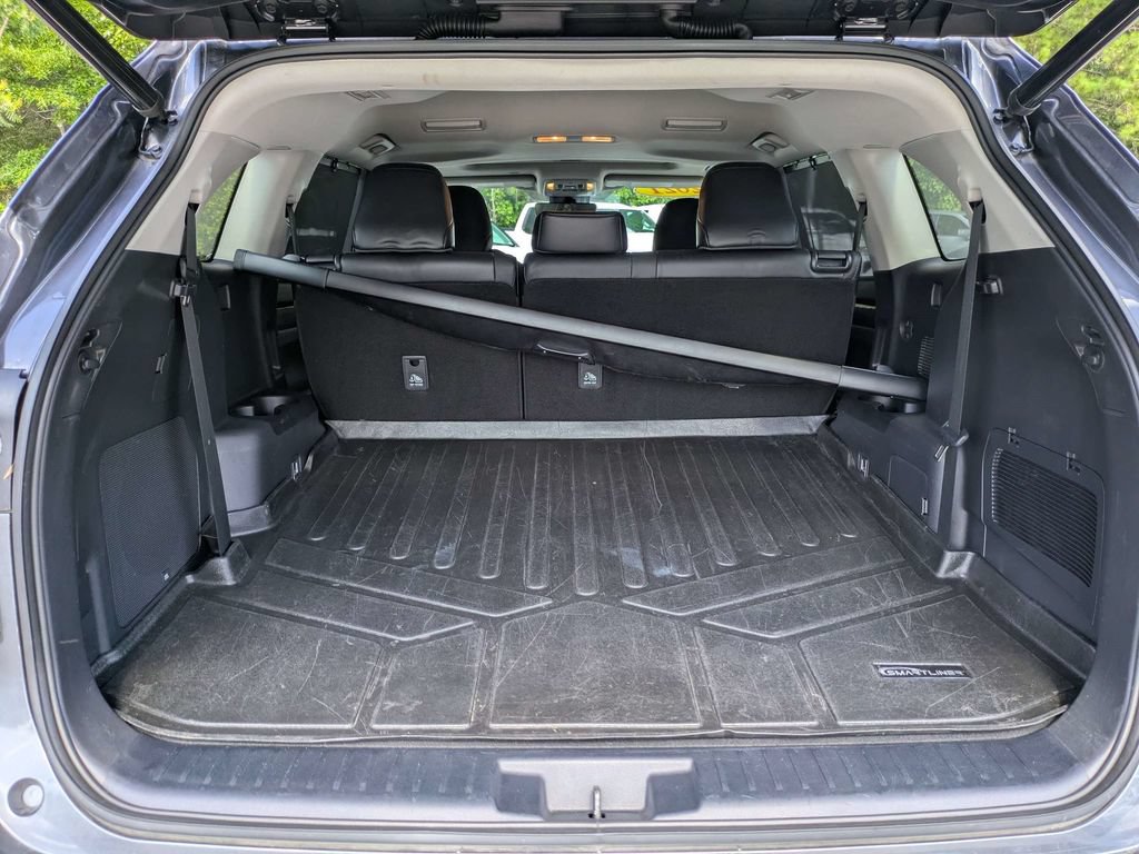 Used 2021 Toyota Highlander Limited FWD image 13