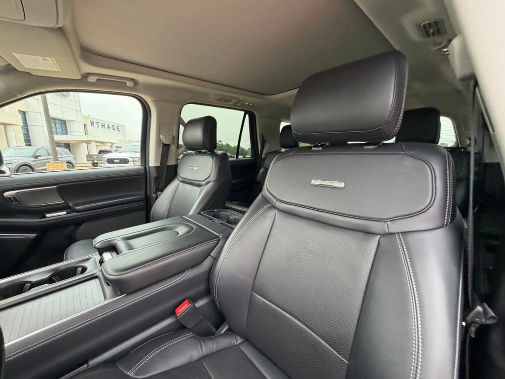 Used 2025 Ford Expedition Platinum AWD/4WD image 13