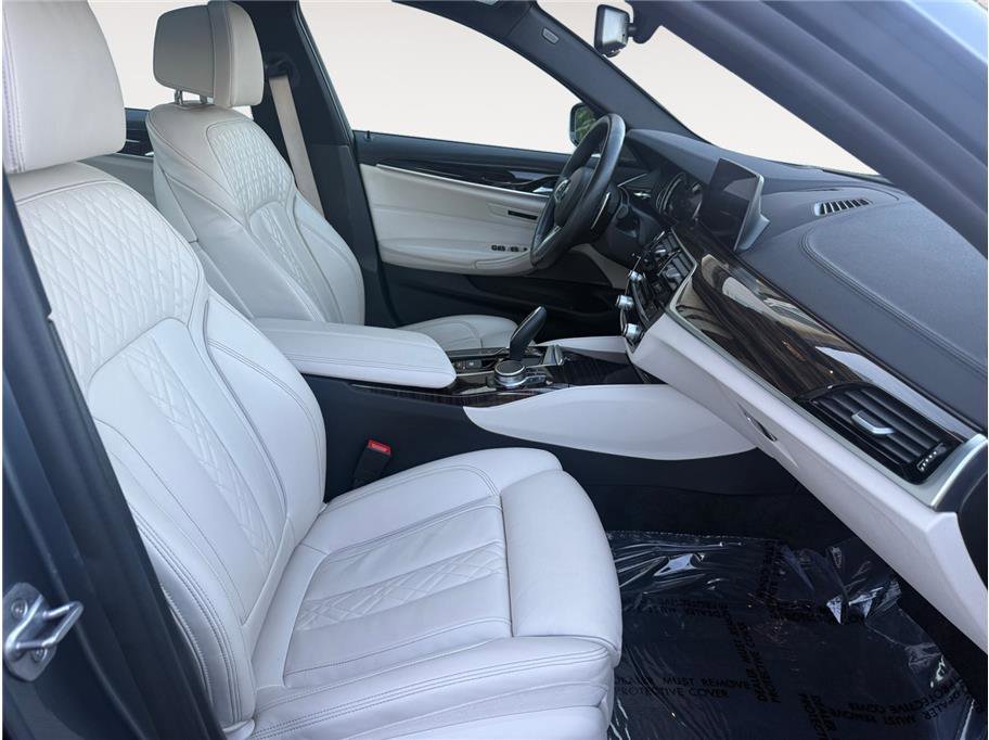 Used 2019 BMW M550i xDrive image 15
