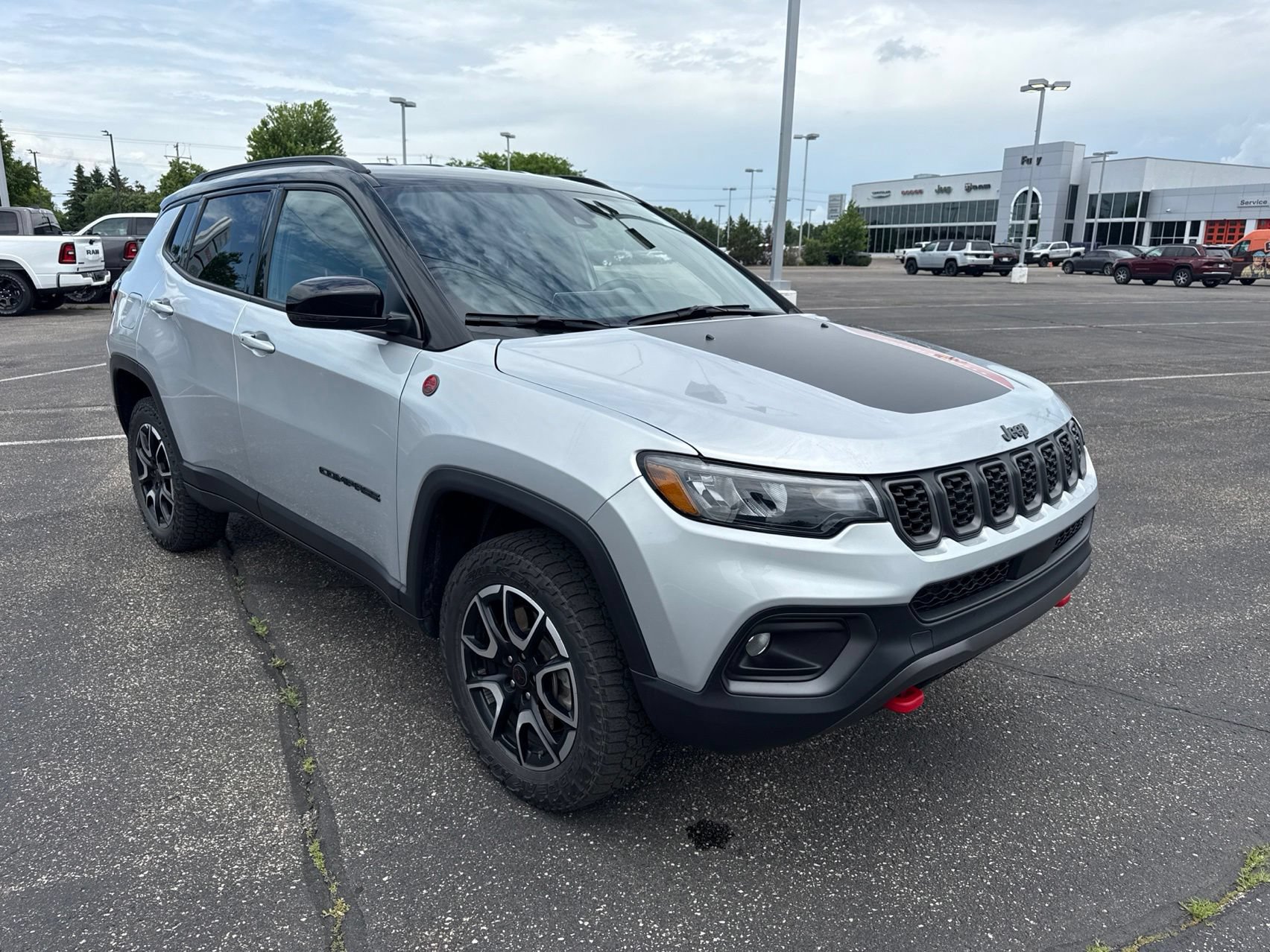 Used 2025 Jeep Compass Trailhawk AWD/4WD image 34