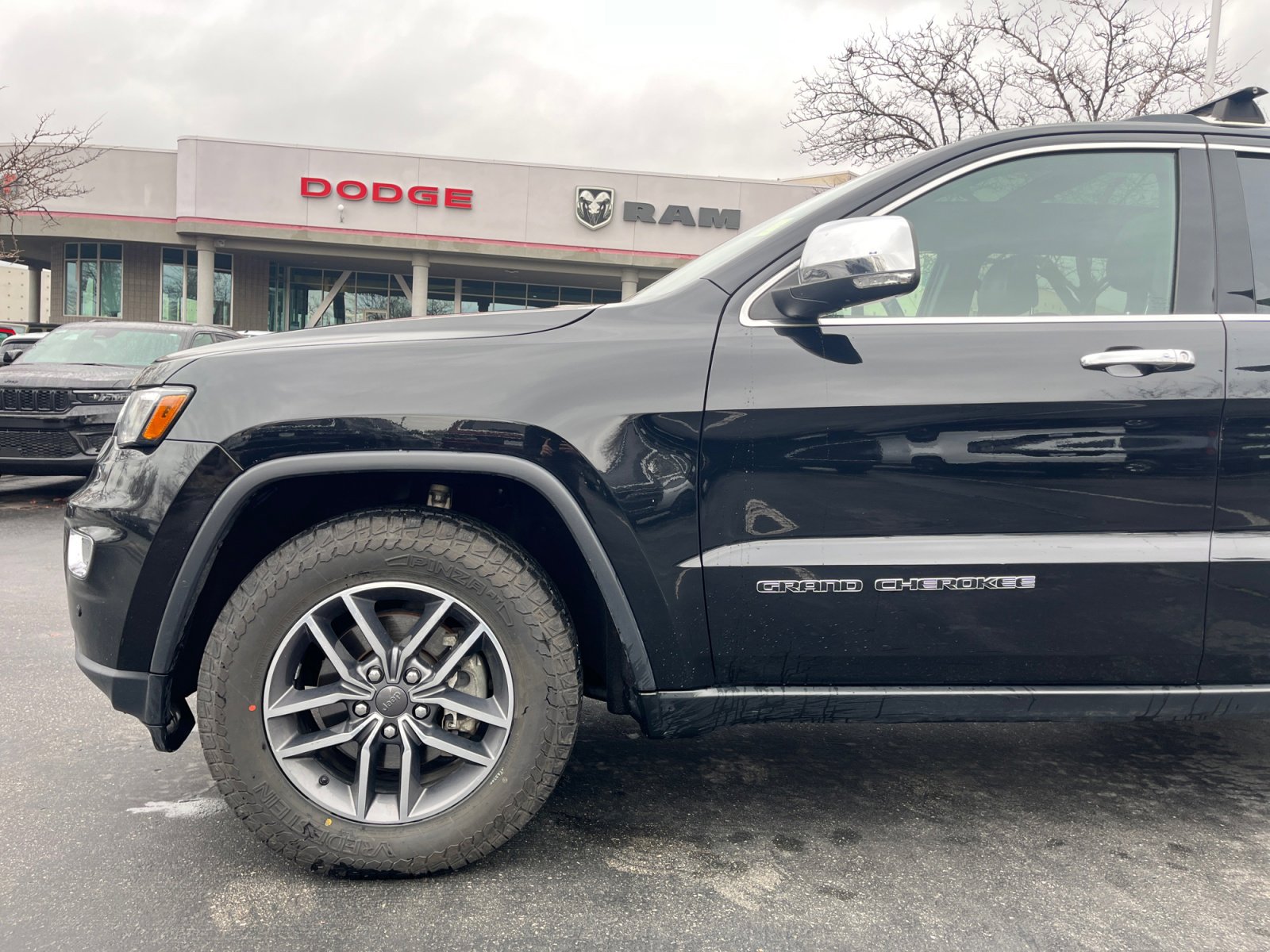 Used 2019 Jeep Grand Cherokee Limited w/ Luxury Group II image 9