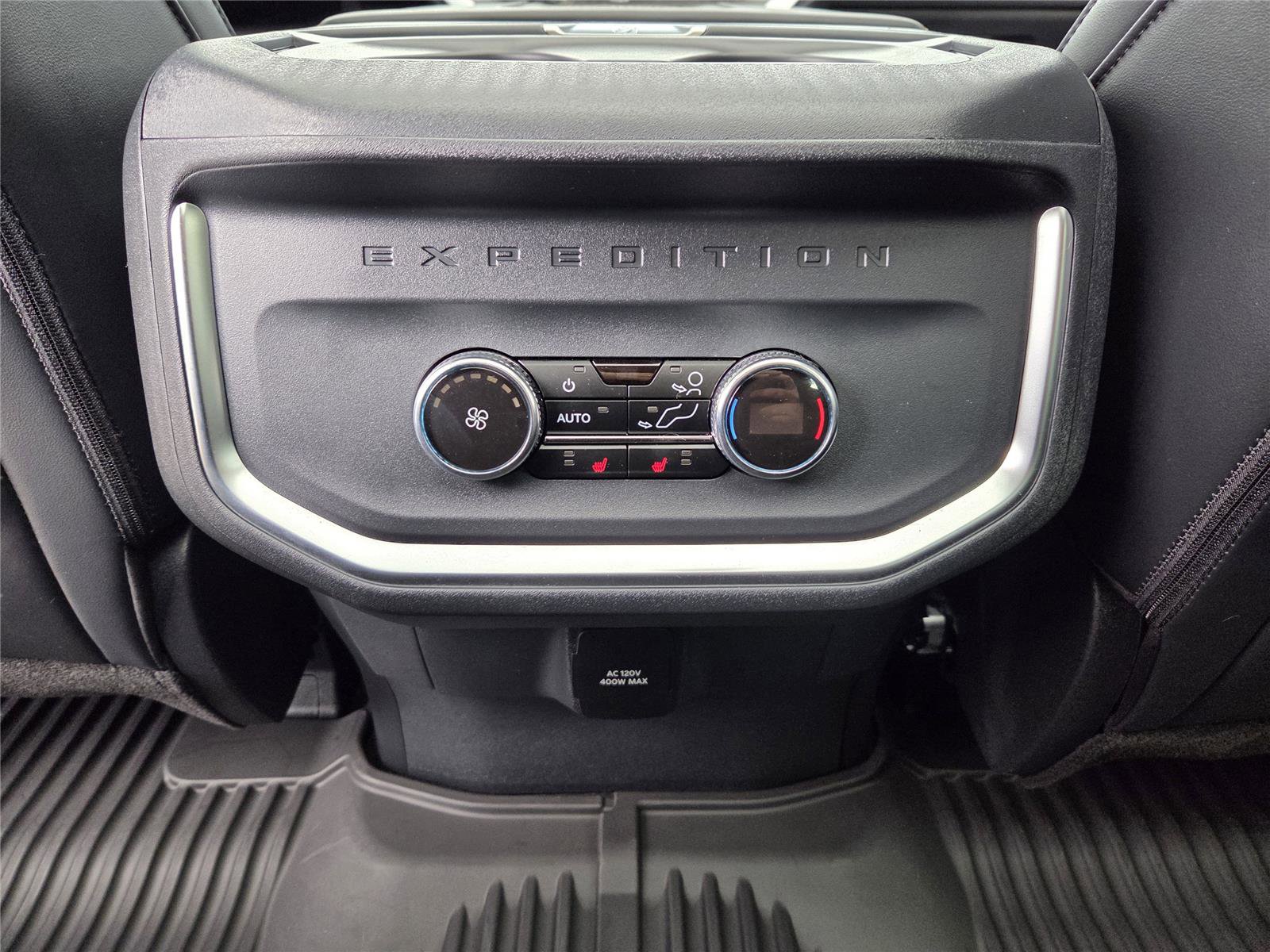 Used 2025 Ford Expedition Tremor image 32