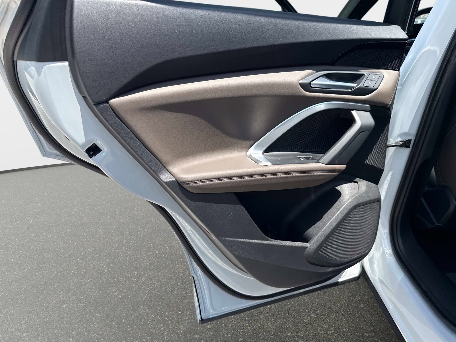 Used 2025 Audi Q5 Premium w/ Convenience Package AWD/4WD image 11