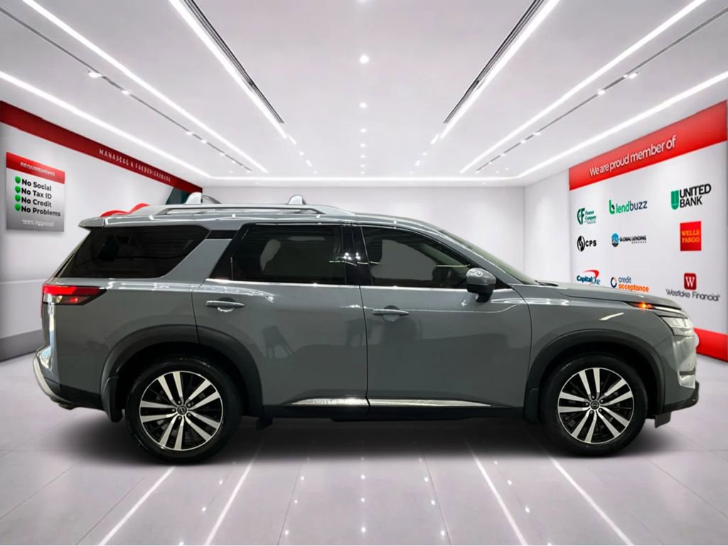 Used 2024 Nissan Pathfinder Platinum AWD/4WD image 8