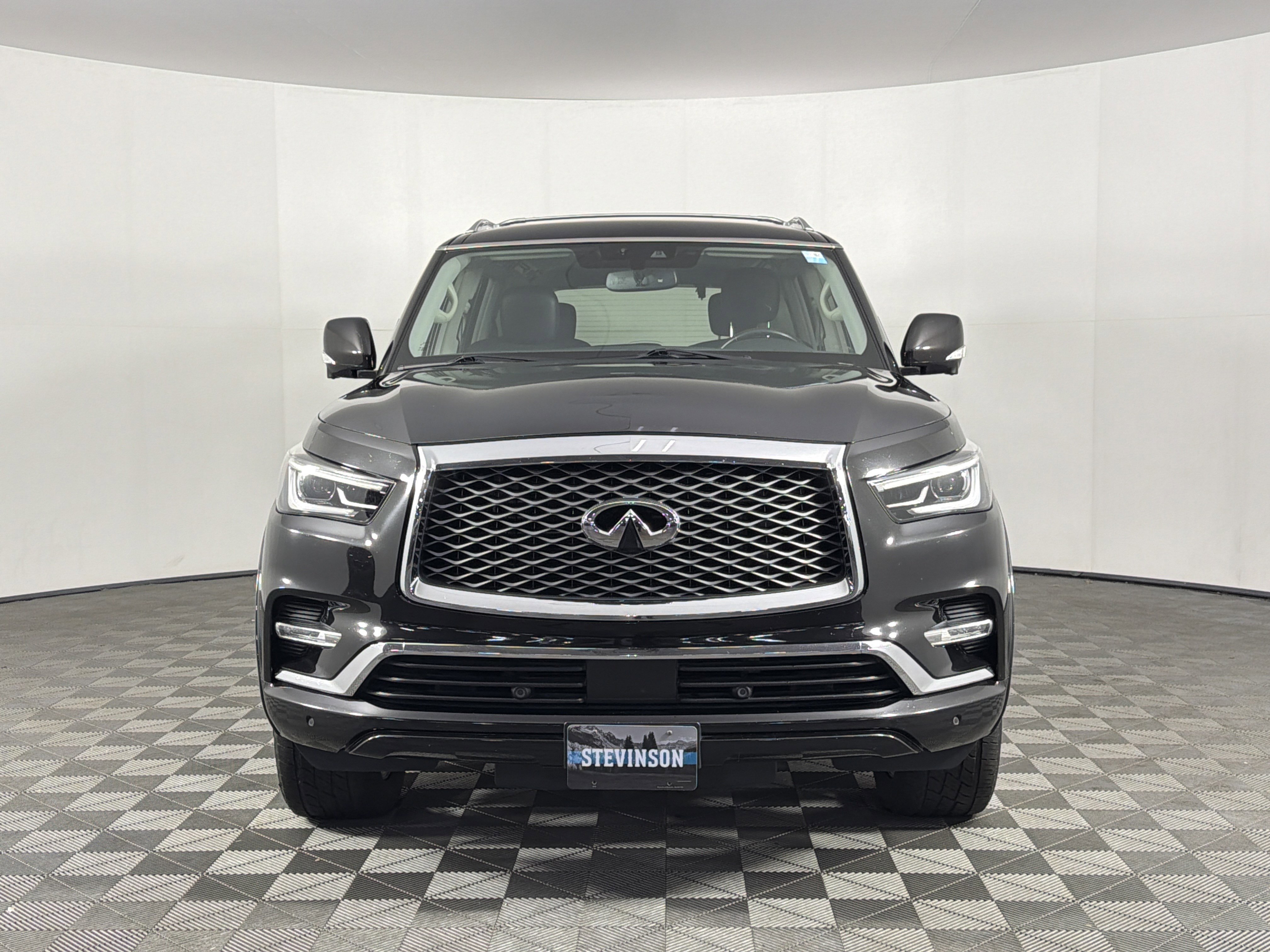 Used 2018 INFINITI QX80 4WD w/ Driver Assistance Package image 2