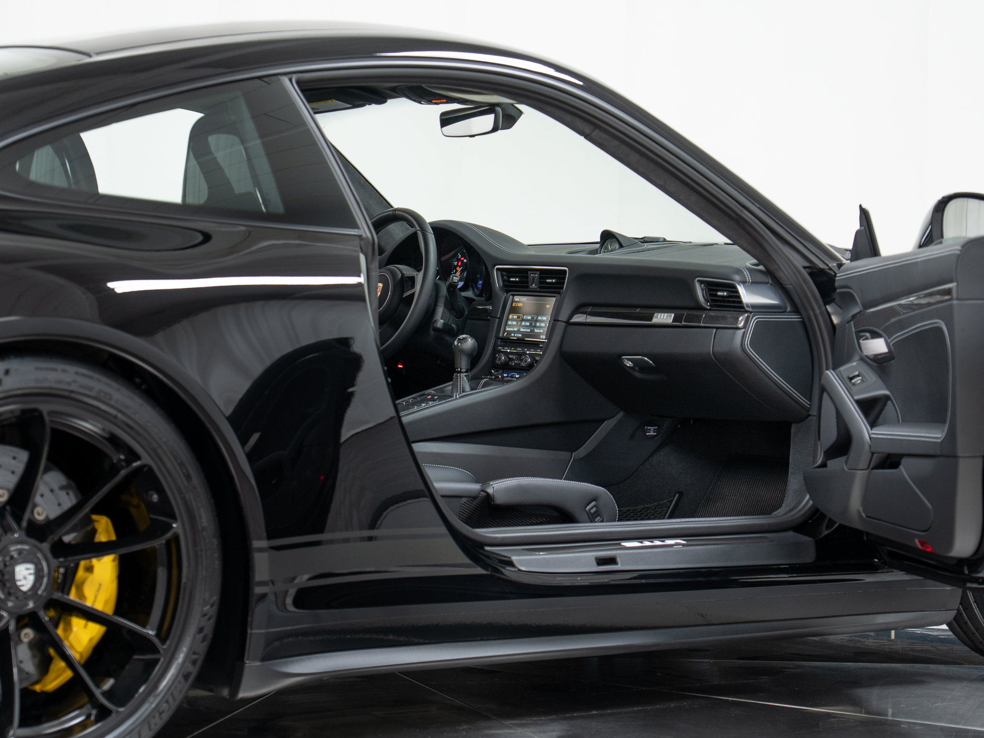 Used 2016 Porsche 911 R RWD image 36