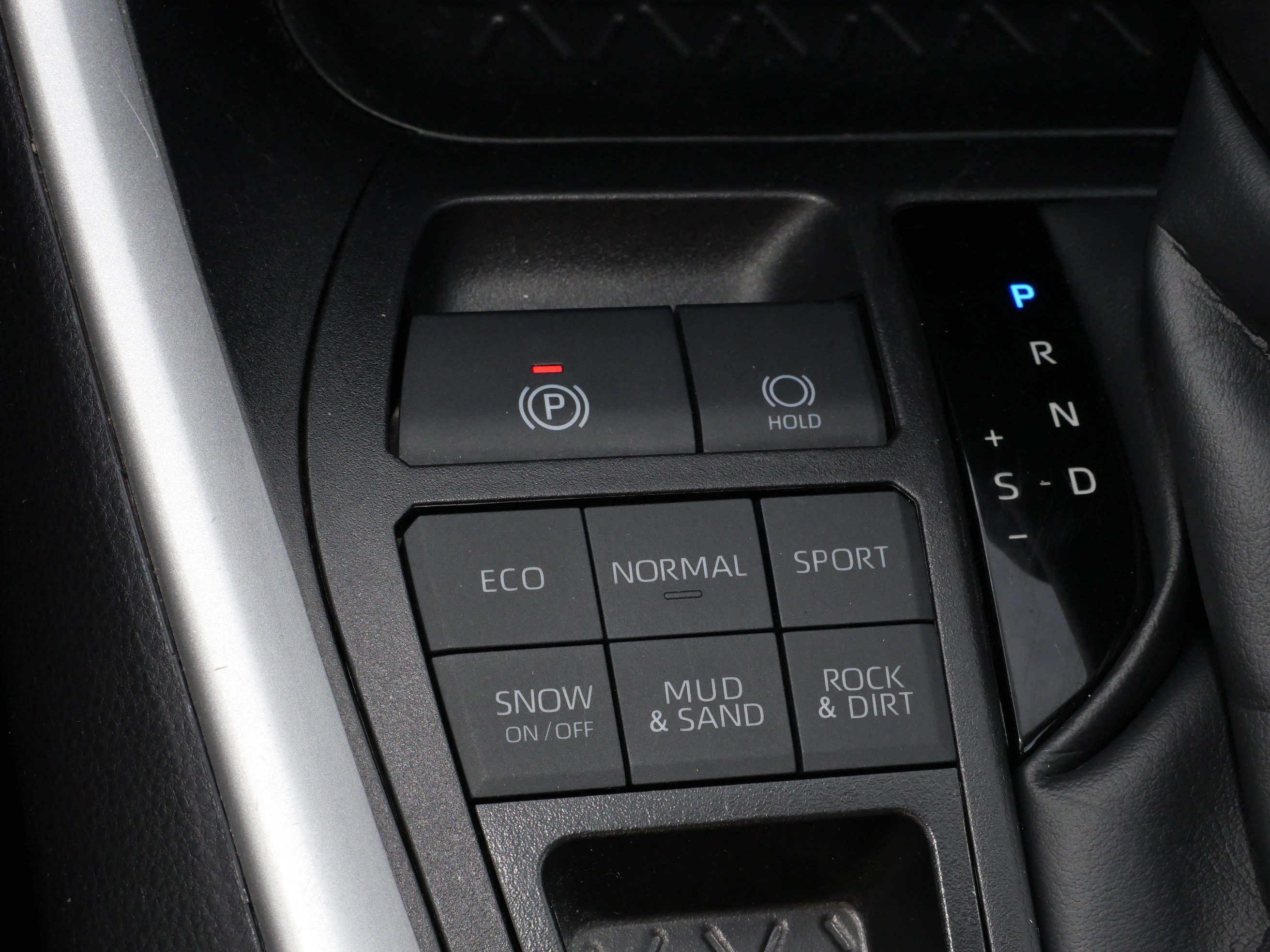 Certified 2025 Toyota RAV4 LE AWD/4WD image 27