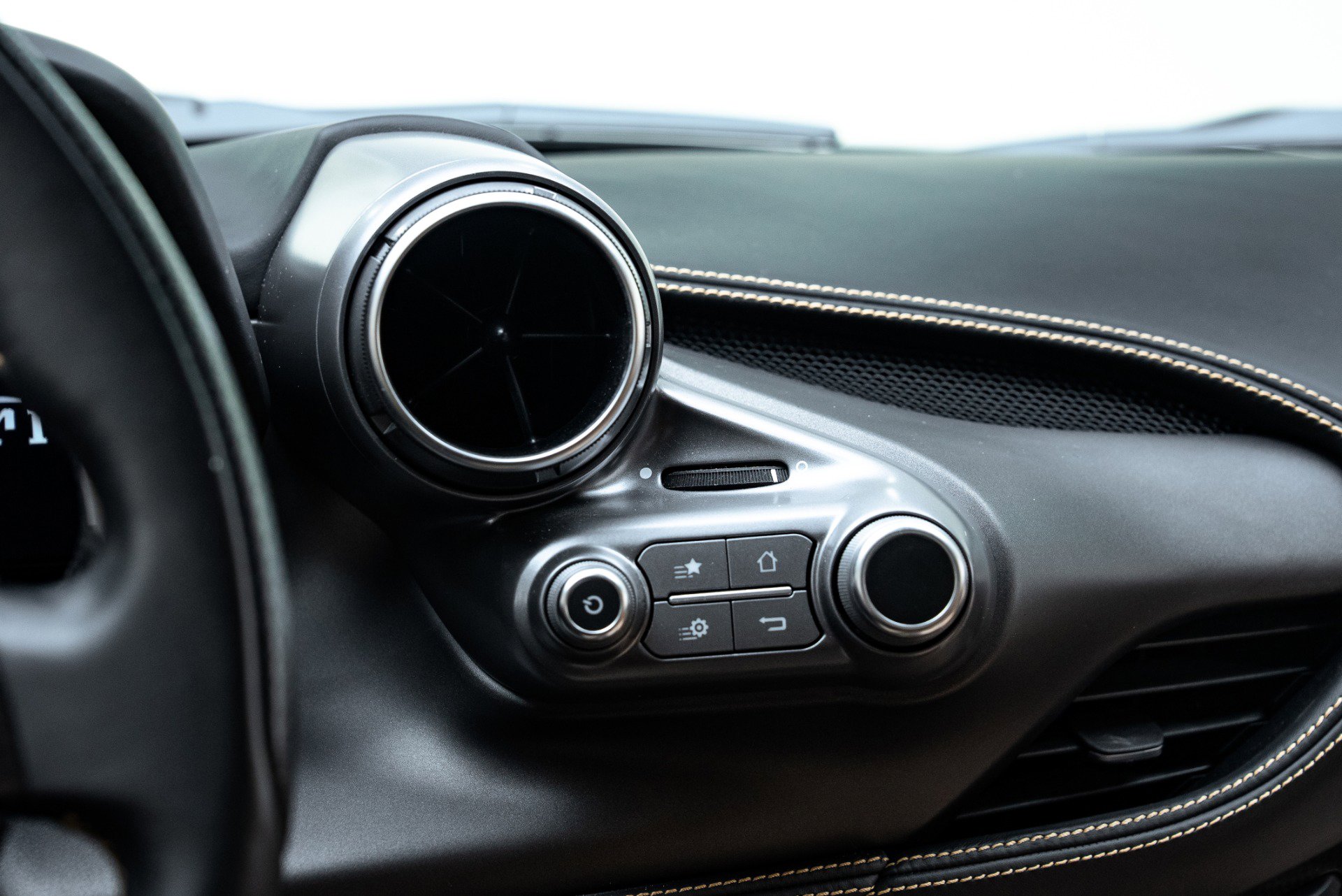 Used 2022 Ferrari F8 Tributo image 23