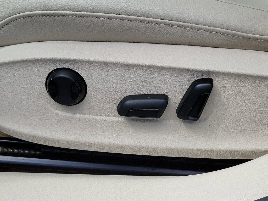 Used 2015 Volkswagen Passat 1.8T Limited Edition image 20