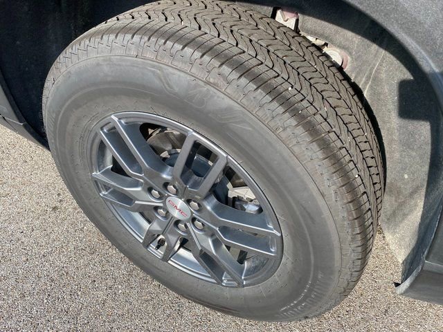 Used 2025 GMC Acadia Elevation image 9