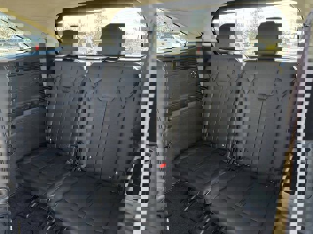 Used 2025 Kia Sorento EX image 31