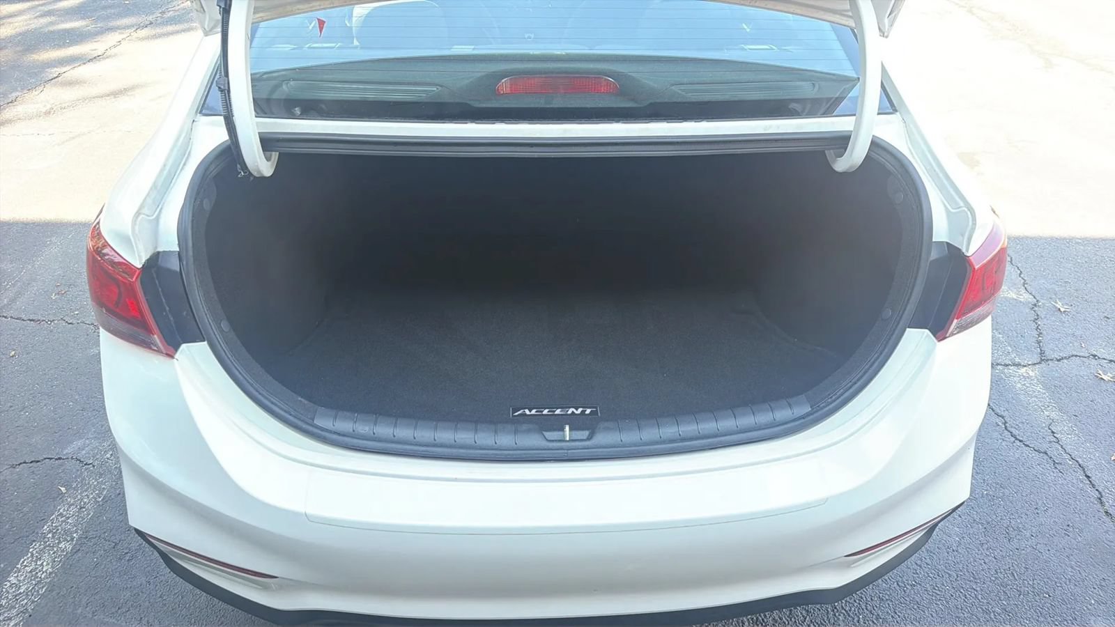 Used 2020 Hyundai Accent SE FWD image 11