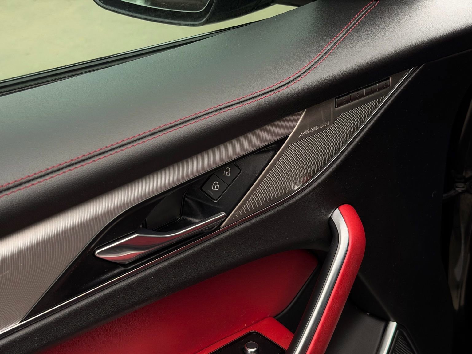 Used 2024 Jaguar F-PACE R-Dynamic S image 54