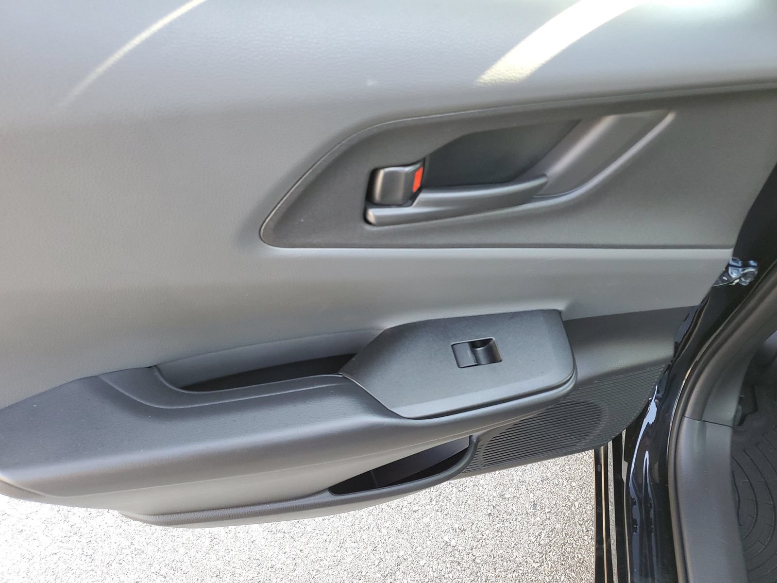 Certified 2025 Toyota Prius LE FWD image 15