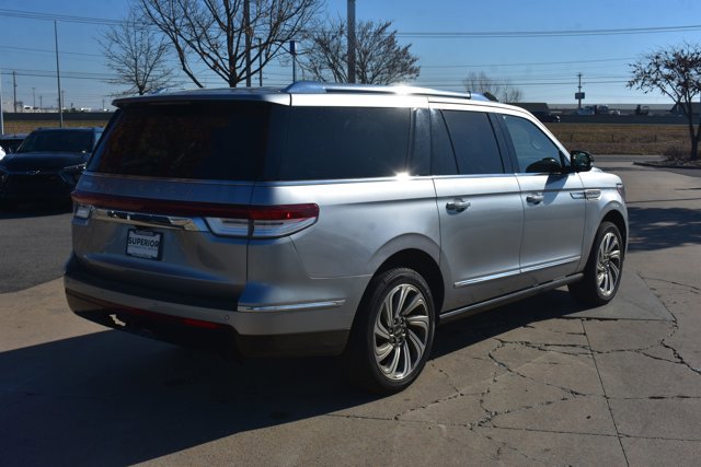 Used 2023 Lincoln Navigator L Reserve image 5